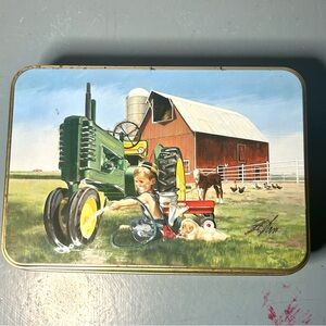 John Deere Knife made by Smith & Wesson In Decorative Tin